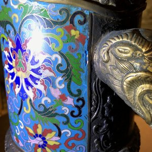 Une grande verseuse 'Duomuhu' en émaux cloisonnés et bronze doré incrusté, République, 20ème — photo 15