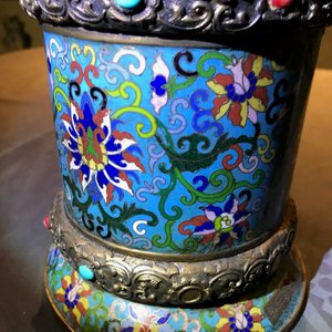 Une grande verseuse 'Duomuhu' en émaux cloisonnés et bronze doré incrusté, République, 20ème — photo 25