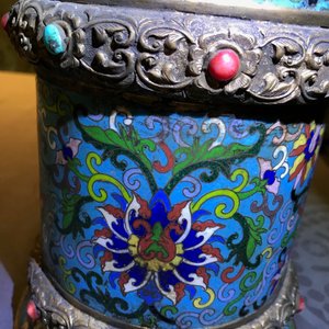 Une grande verseuse 'Duomuhu' en émaux cloisonnés et bronze doré incrusté, République, 20ème — photo 35