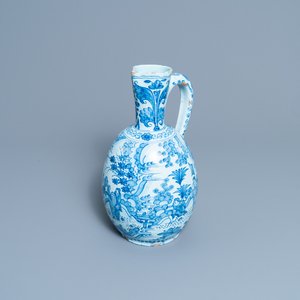 Une grande verseuse en faïence de Delft en bleu et blanc à décor de chinoiserie, fin du 17ème — photo 1