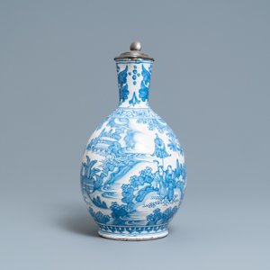 Une grande verseuse en faïence de Delft en bleu et blanc au couvercle en étain, 17ème — photo 3