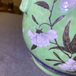Une grande verseuse et son bassin en porcelaine de Chine famille rose à décor de dragons, 19ème — photo 17