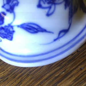 Une grande verseuse et son couvercle en porcelaine de Chine bleu et blanc, Kangxi, ca. 1700 — photo 8