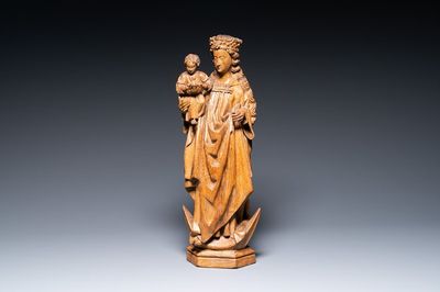 Une grande Vierge à l'Enfant sur croissant de lune en chêne sculpté, Pays-Bas du Nord, prob. Utrecht, dernier quart du 15ème