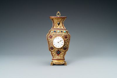 Une horloge murale en bronze doré incrusté de pierres semi-précieuses, ateliers de Canton et George Prior de Londres pour la Chine, Qianlong