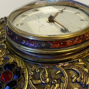 Une horloge murale en bronze doré incrusté de pierres semi-précieuses, ateliers de Canton et George Prior de Londres pour la Chine, Qianlong — photo 33