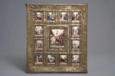 Une icône russe en cuivre doré et plaques en porcelaine, 19ème