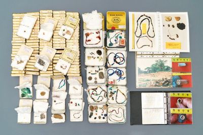Une importante collection documentée de perles en verre et fragments archéologiques de fouilles, Thaïlande et Vietnam