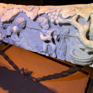 Une importante défense d'ivoire sculpté à décor d'un panorama bachique, France ou Italie, 18ème — photo 26