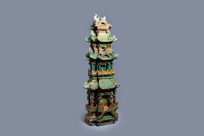 Une importante pagode inscrite en grès émaillé sancai, datée 1550, Ming