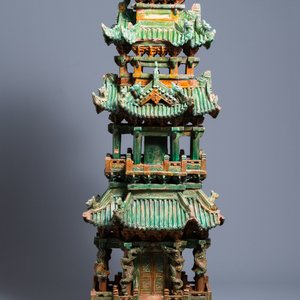 Une importante pagode inscrite en grès émaillé sancai, datée 1550, Ming — photo 20