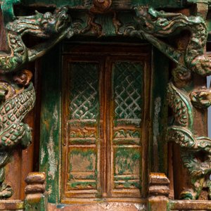 Une importante pagode inscrite en grès émaillé sancai, datée 1550, Ming — photo 21