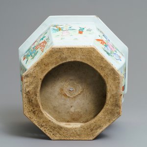 Une jardinière de forme hexagonale en porcelaine de Chine famille rose, Qianlong — photo 6
