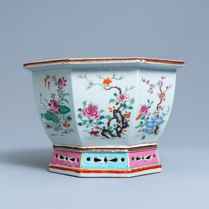 Une jardinière de forme hexagonale en porcelaine de Chine qianjiang cai, Qianlong — photo 3