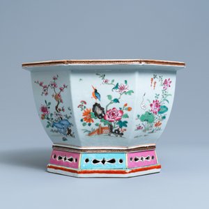 Une jardinière de forme hexagonale en porcelaine de Chine qianjiang cai, Qianlong — photo 4