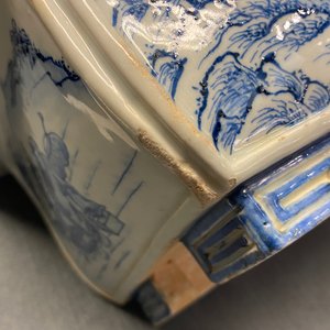 Une jardinière de forme rectangulaire en porcelaine de Chine en bleu et blanc, Kangxi/Yongzheng — photo 17