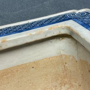 Une jardinière de forme rectangulaire en porcelaine de Chine en bleu et blanc, Kangxi/Yongzheng — photo 18