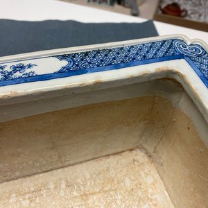 Une jardinière de forme rectangulaire en porcelaine de Chine en bleu et blanc, Kangxi/Yongzheng — photo 22