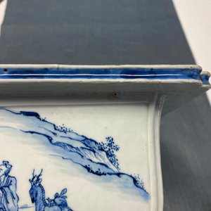 Une jardinière de forme rectangulaire en porcelaine de Chine en bleu et blanc, Kangxi/Yongzheng — photo 28