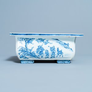 Une jardinière de forme rectangulaire en porcelaine de Chine en bleu et blanc, Kangxi/Yongzheng — photo 4