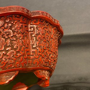 Une jardinière en laque rouge, Chine, Yongzheng/Qianlong — photo 16