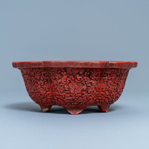 Une jardinière en laque rouge, Chine, Yongzheng/Qianlong — photo 4