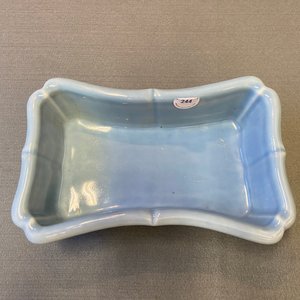 Une jardinière en porcelaine de Chine bleu de lavande monochrome sur socle en bois sculpté, marque de Yongzheng, République — photo 13