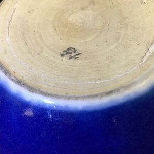 Une jardinière en porcelaine de Chine bleu monochrome, 18/19ème — photo 15