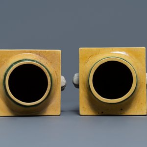 Une jardinière en porcelaine de Chine céladon et une paire de vases cong, 19/20ème — photo 12