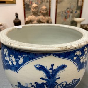 Une jardinière en porcelaine de Chine en bleu et blanc, Kangxi — photo 18
