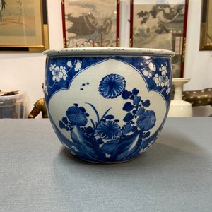 Une jardinière en porcelaine de Chine en bleu et blanc, Kangxi — photo 20