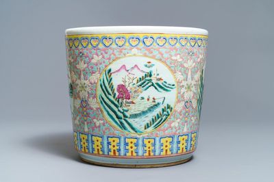 Une jardinière en porcelaine de Chine famille rose, 19ème