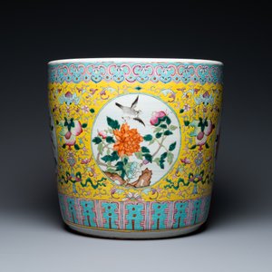 Une jardinière en porcelaine de Chine famille rose sur support en bois, 19ème — photo 6