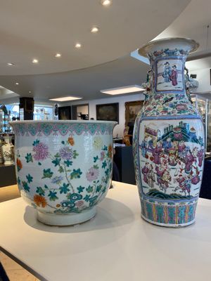 Une jardinière et un vase en porcelaine de Chine famille rose, 19ème — photo 2
