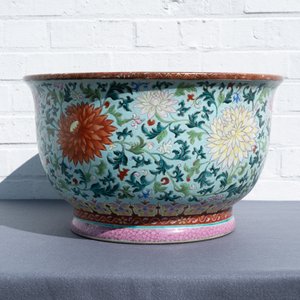 Une jardinière exceptionelle en porcelaine de Chine famille rose à fond turquoise, Qianlong — photo 9