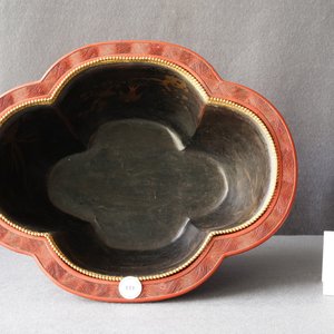 Une jardinière quadrilobée en laque de Chine en rouge et noir, Qianlong — photo 11