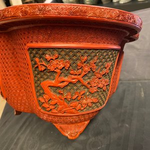 Une jardinière quadrilobée en laque de Chine en rouge et noir, Qianlong — photo 37