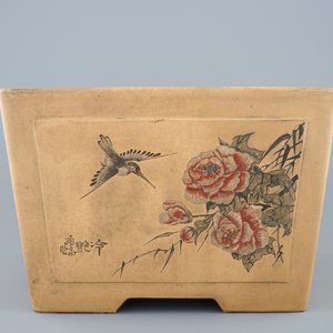 Une jardinière rectangulaire en grès de Yixing avec décoration et inscriptions, 20ème — photo 2