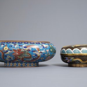Une jardinière sur socle en bois et une boîte couverte en émaux cloisonnés, Chine, 19/20ème — photo 2