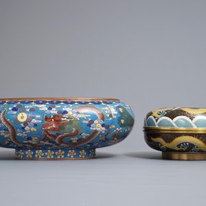 Une jardinière sur socle en bois et une boîte couverte en émaux cloisonnés, Chine, 19/20ème — photo 4