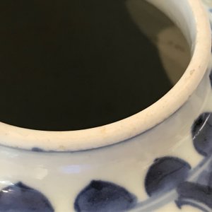 Une jarre en porcelaine de Chine bleu et blanc à décor de personnages, Wanli/Tianqi — photo 12