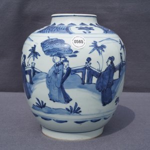 Une jarre en porcelaine de Chine bleu et blanc à décor de personnages, Wanli/Tianqi — photo 9