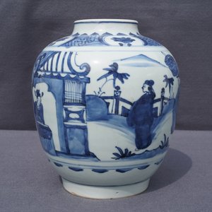 Une jarre en porcelaine de Chine bleu et blanc à décor de personnages, Wanli/Tianqi — photo 10