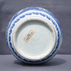 Une jarre en porcelaine de Chine bleu et blanc à décor d'oiseaux parmi fleurs, Wanli — photo 12