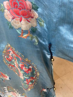 Une jupe et une robe d'été de femme en soie brodée, Chine, 18/19ème — photo 18