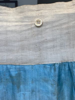 Une jupe et une robe d'été de femme en soie brodée, Chine, 18/19ème — photo 36