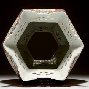 Une lanterne ajourée en porcelaine de Chine, 19/20ème — photo 5
