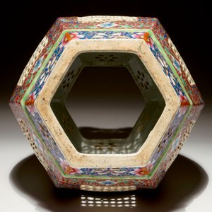 Une lanterne ajourée en porcelaine de Chine, 19/20ème — photo 6