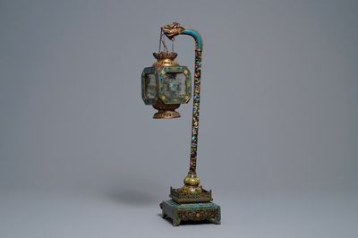 Une lanterne en émaux cloisonnés, Chine, République