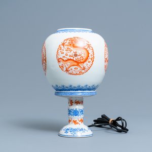 Une lanterne en porcelaine de Chine coquille d'oeuf à décor de dragons, République — photo 4